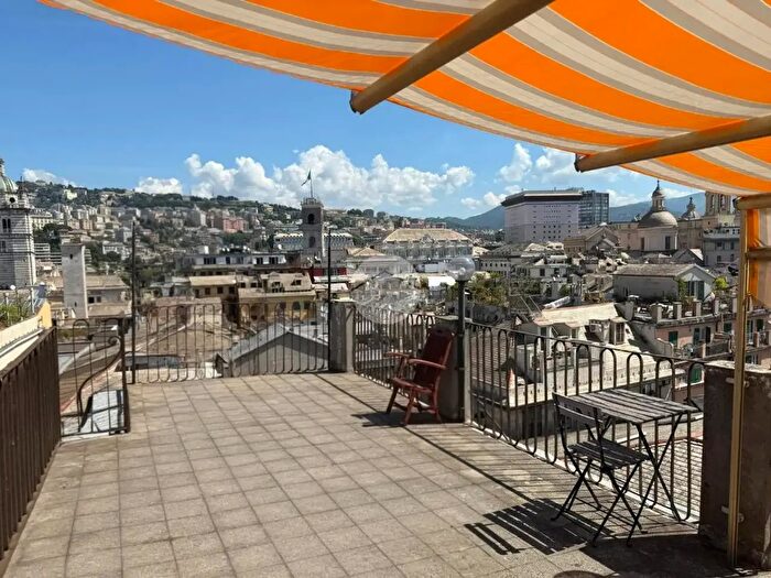 Appartamento con 5 locali in vendita in Vico Vegetti, Genova
