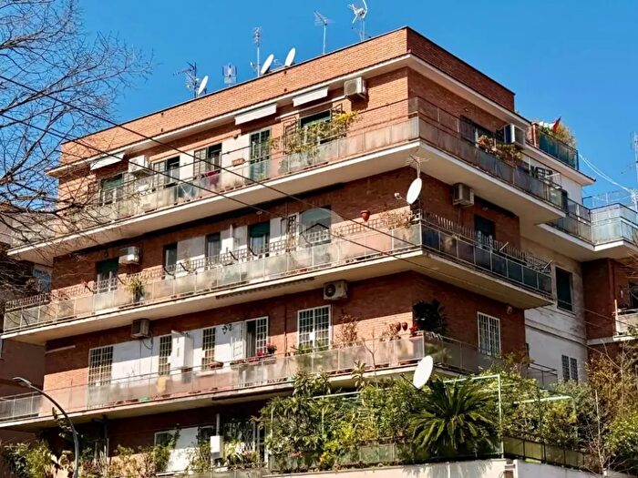 Appartamento quadrilocale in vendita in Viale Carnaro, Roma