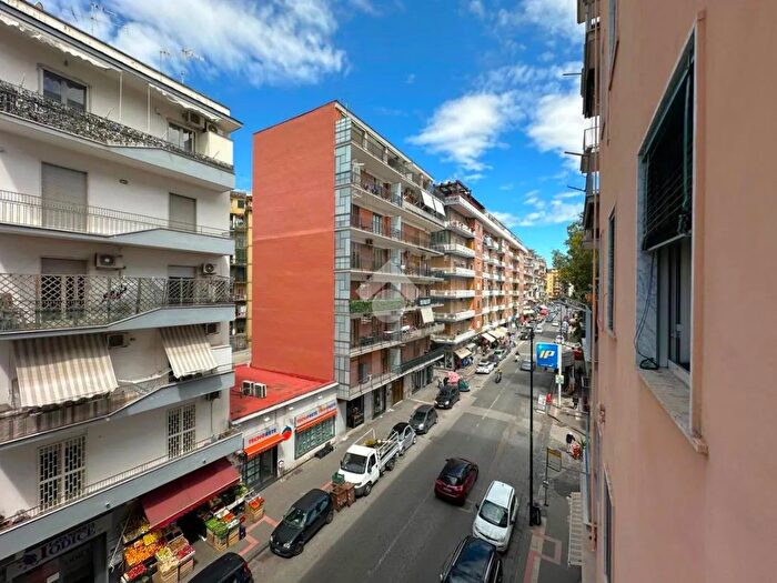 Appartamento bilocale in vendita in Via Cincinnato, Napoli