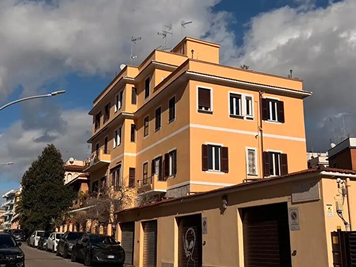 Appartamento bilocale in affitto in Via delle Alpi Apuane, Roma