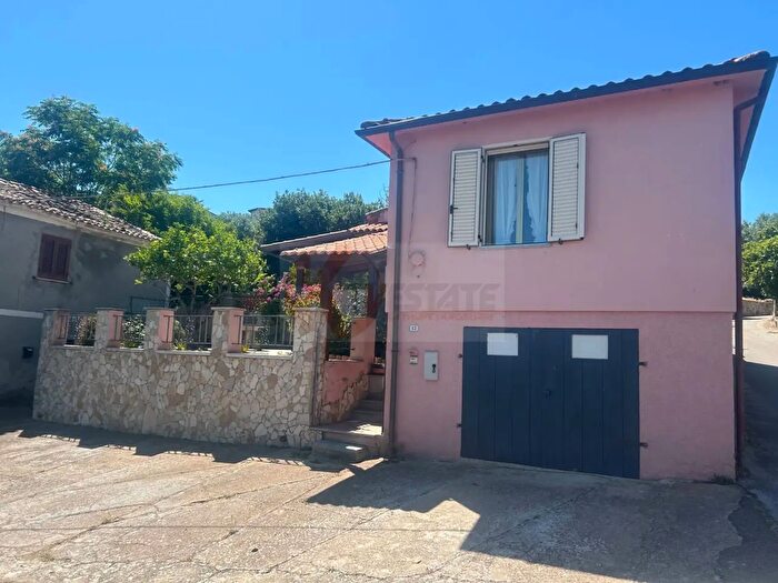 Casa trilocale in vendita in Via Luzzati, Martis