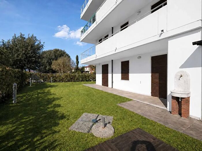Appartamento con 5 locali in vendita in Carrara