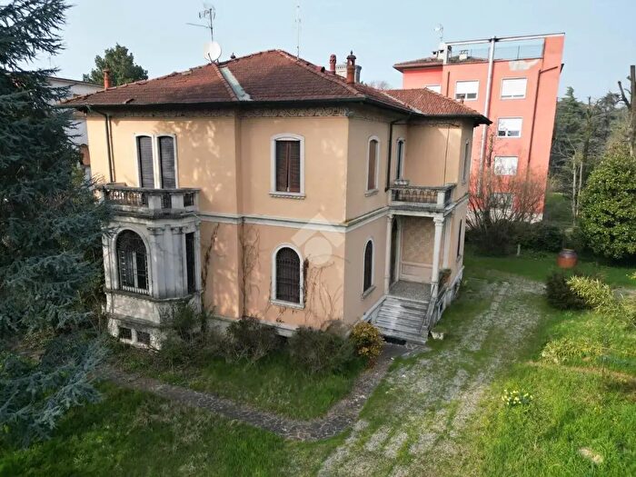 Casa con 7 locali in vendita in Via Magenta, Manerbio