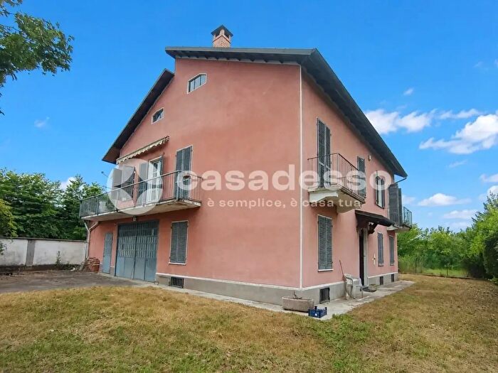 Casa con 9 locali in vendita in Via Cristoforo Colombo, Cavagnolo