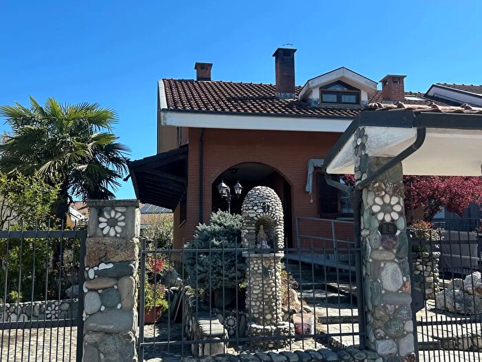 Appartamento con 6 locali in vendita in Via Don Romano Grosso, Airasca