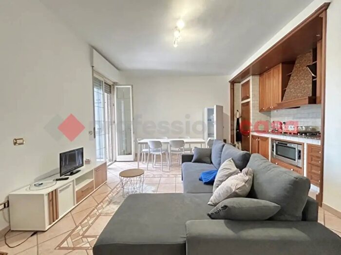 Appartamento trilocale in vendita in Via Vittorio Veneto, Arona