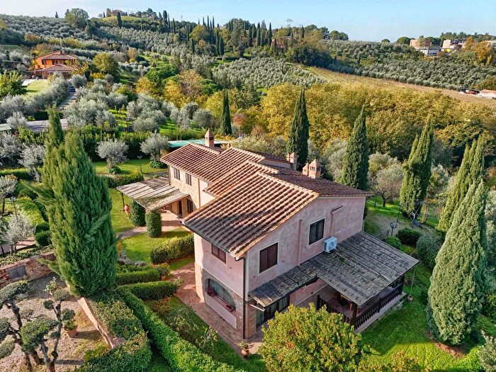 Casa con 12 locali in vendita in Montaione