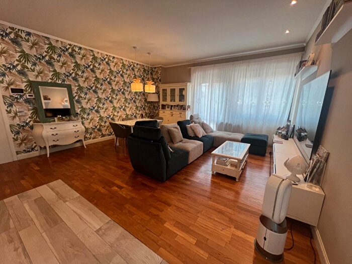 Appartamento con 5 locali in vendita in Camaiore