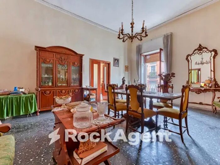 Appartamento con 5 locali in vendita in Via SantAntonio Abate, Napoli