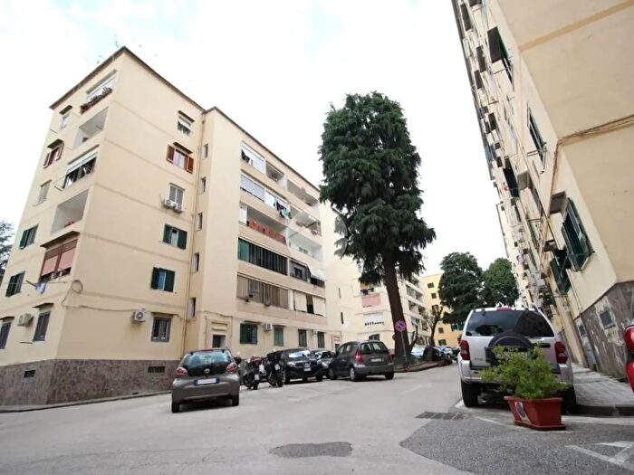 Appartamento trilocale in vendita in Via Altamura Saverio, Napoli