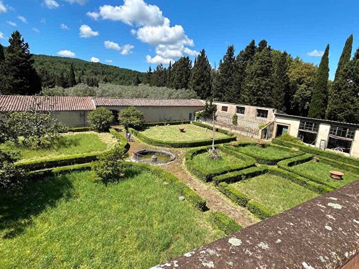 Appartamento con 5 locali in vendita in Scandicci