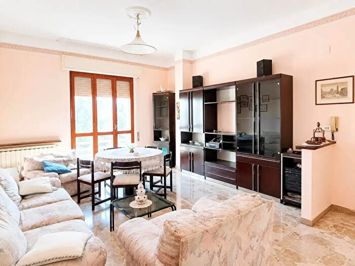 Appartamento con 5 locali in vendita in Senigallia