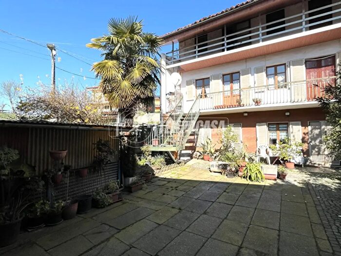 Appartamento con 8 locali in vendita in Via Accotto, Strambino