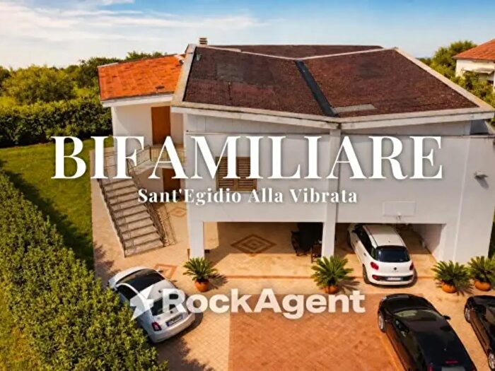 Casa con 6 locali in vendita in Via Indipendenza, Sant'Egidio Alla Vibrata