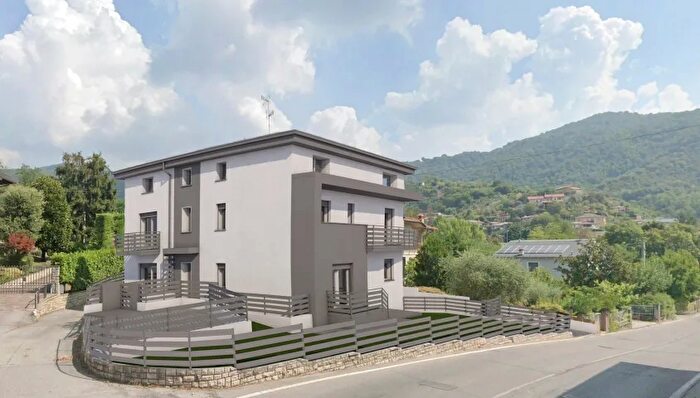 Appartamento quadrilocale in vendita in Via Fermi, Ome