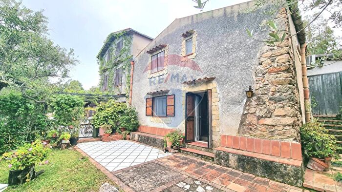 Casa con 5 locali in vendita in Via Padre Pio Snc, Cefalu