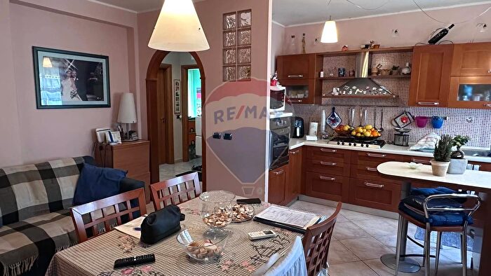 Appartamento con 5 locali in vendita in Via Don Gnocchi, Catania