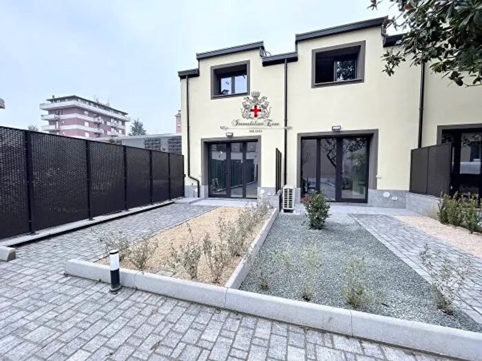 Appartamento trilocale in vendita in Via Padova, Milano