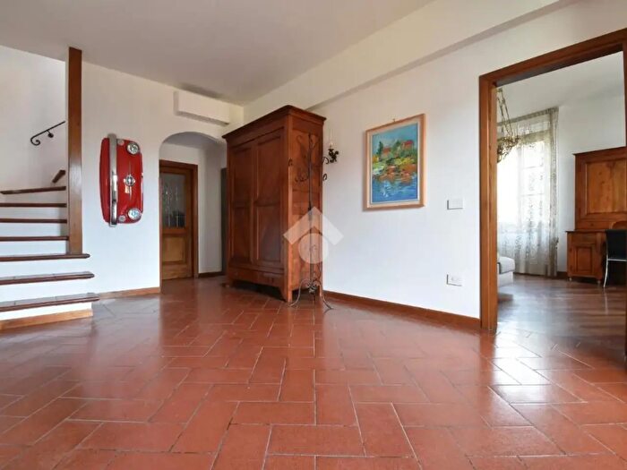 Appartamento con 7 locali in affitto in Via di Ripoli, Firenze