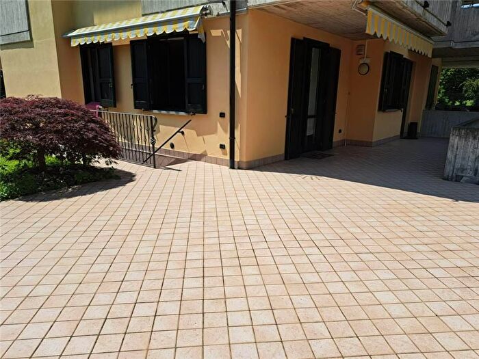 Appartamento con 5 locali in vendita in Via Roma, Villongo