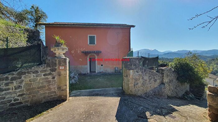 Casa con 8 locali in vendita in Strda Capo Il Colle, Roccafluvione