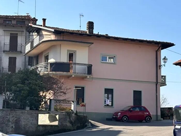 Casa con 6 locali in vendita in Piazza della Repubblica Guardabosone Cellio con Breia Vercelli Piemonte Italia, Guardabosone