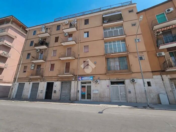 Appartamento quadrilocale in affitto in Via Edmondo De Amicis, Foggia