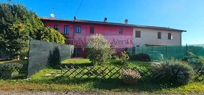 Casa con 8 locali in vendita in Via Guardia, Caorso