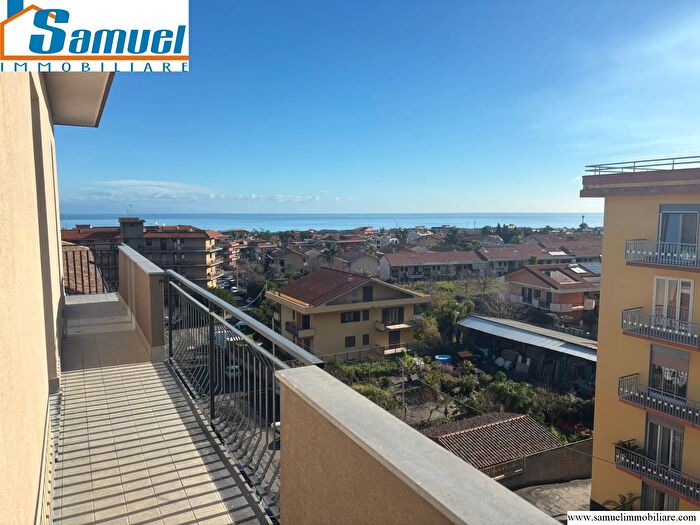 Appartamento trilocale in vendita in Via Silvio Pellico, Giarre