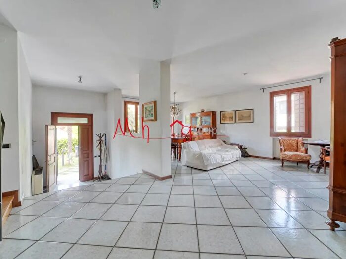 Casa quadrilocale in vendita in Via Libia, Padova