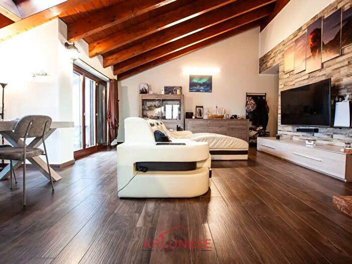 Appartamento trilocale in vendita in Via Baracca, Ossona