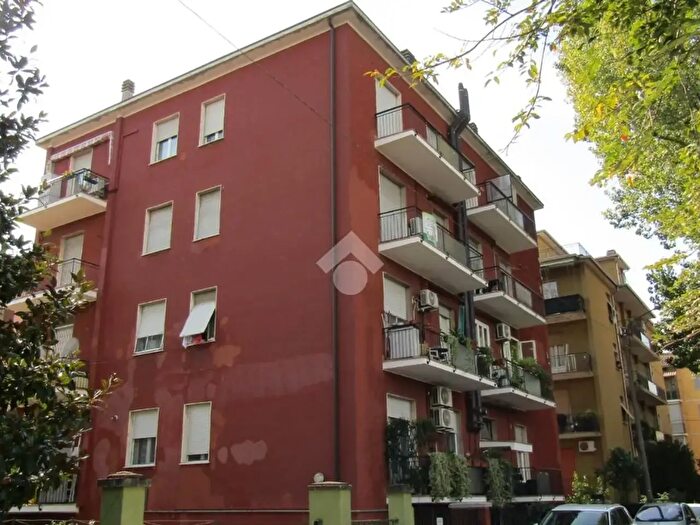 Appartamento trilocale in vendita in Via Genova, Parma