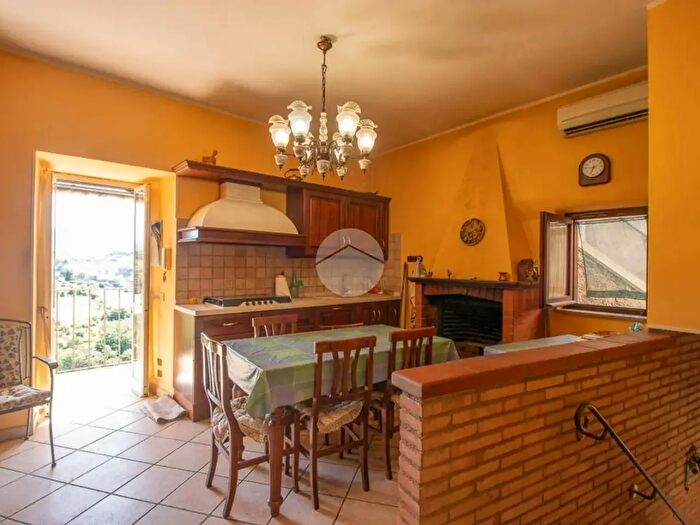 Appartamento trilocale in vendita in Vicolo Jacobelli, Collevecchio