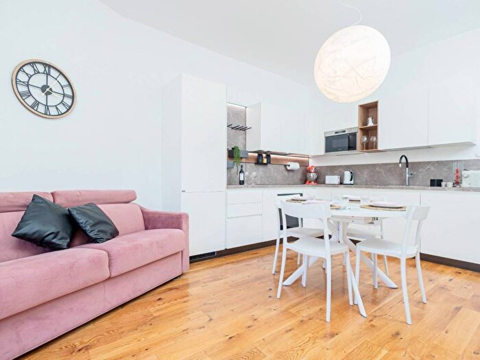 Appartamento bilocale in affitto in Piazza Melozzo da Forlì, Piazzale Siena, Milano