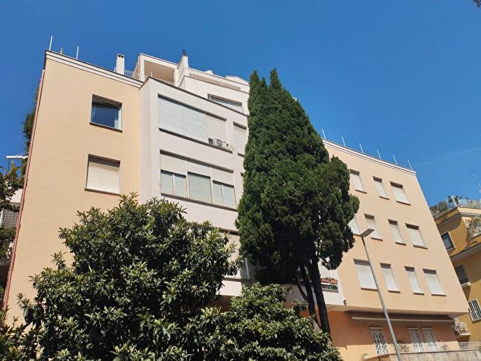 Appartamento con 6 locali in affitto in Via Archimede, Euclide, Roma