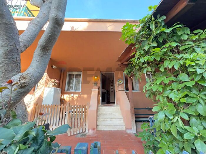 Casa quadrilocale in vendita in Via Alba Guli, Palermo