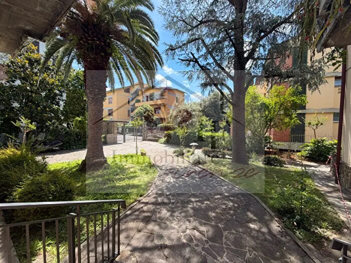 Appartamento trilocale in vendita in Via Lorenzo Bardelli, Firenze