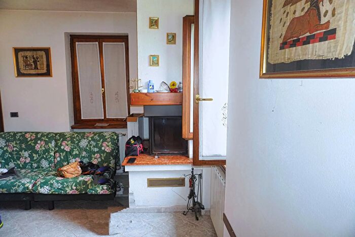 Casa con 6 locali in vendita in Via Domodossola, BeuraCardezza