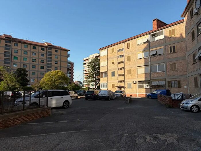 Appartamento trilocale in affitto in Via Marforio, Roma