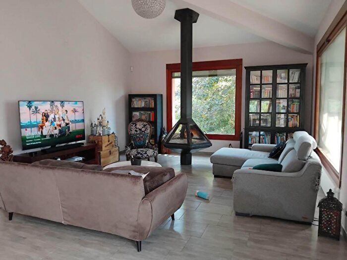 Casa con 15 locali in vendita in Reggello