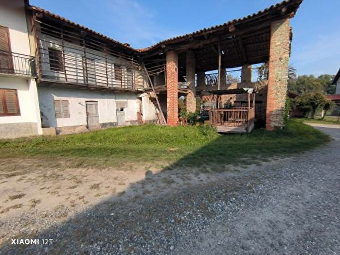 Casa con 6 locali in vendita in Borgata Piana, Barbania
