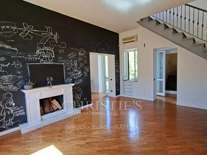 Appartamento trilocale in affitto in Via Giovanni Nicotera, Napoli