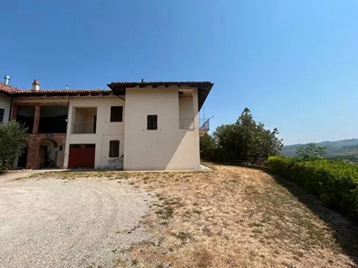 Casa con 6 locali in vendita in Via Bruno Parisio, Diano D'Alba
