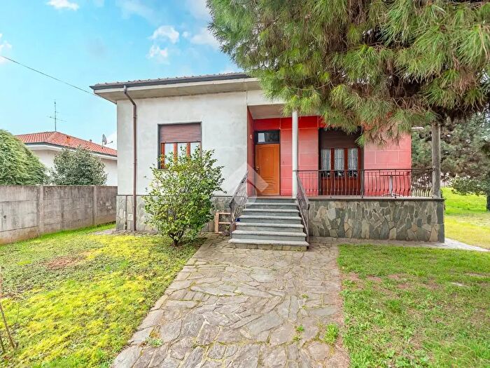 Casa quadrilocale in vendita in Via Garibaldi, Rescaldina