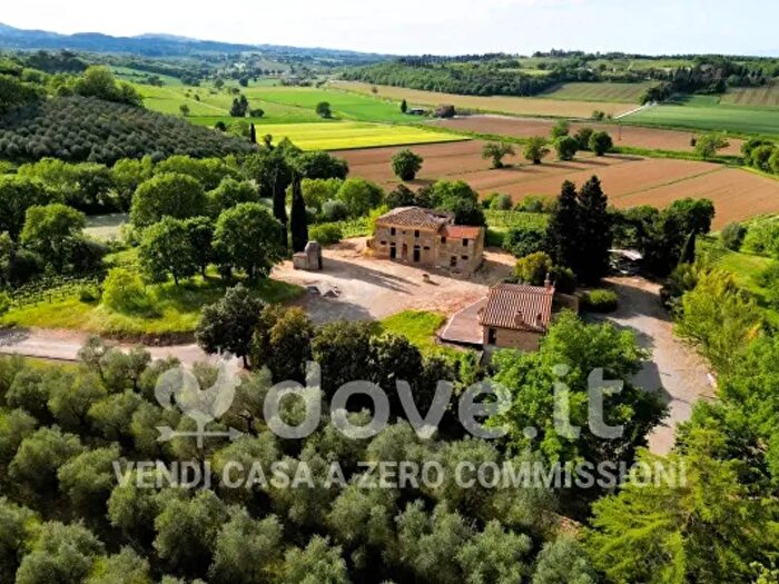 Casa con 6 locali in vendita in Via Antica Chiusina, Montepulciano