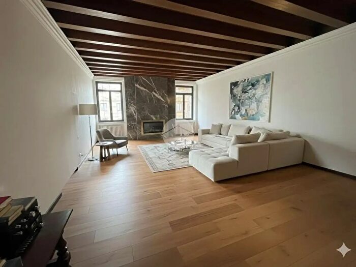 Appartamento con 5 locali in vendita in Contrà S Marco, Vicenza