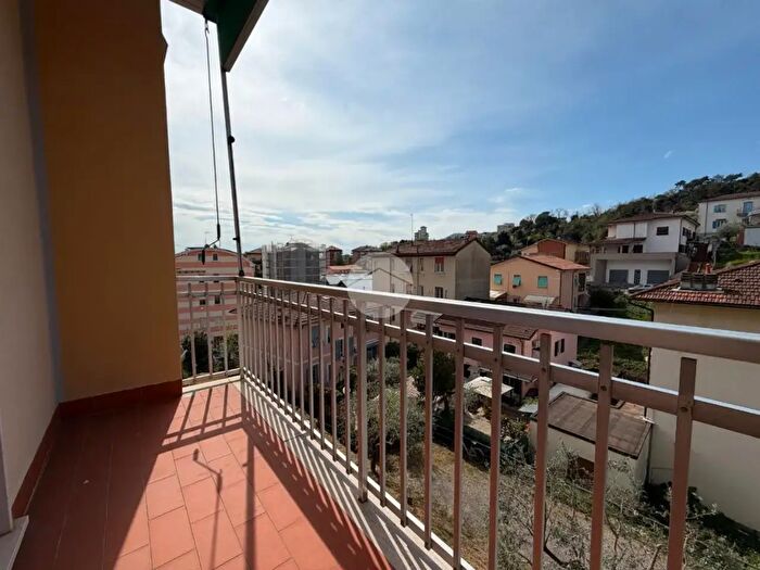 Appartamento trilocale in vendita in Via a Volta, La Spezia