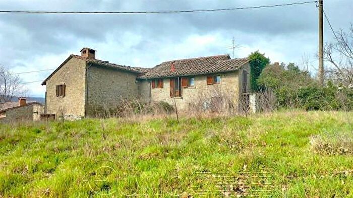 Casa quadrilocale in vendita in Case Sparse Teverina, Cortona