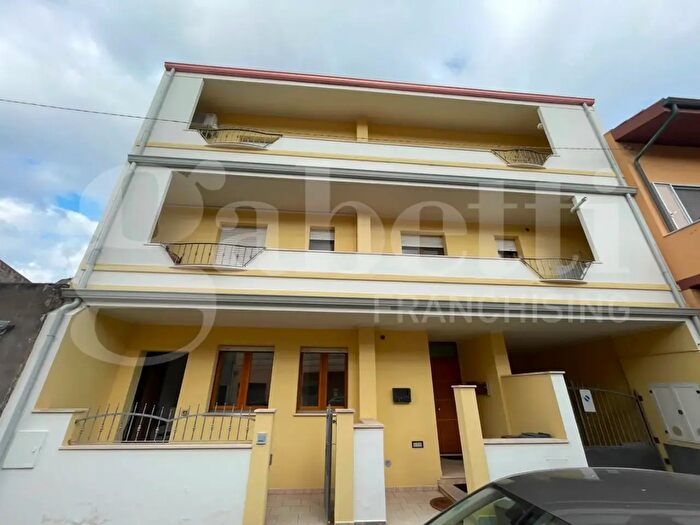 Appartamento trilocale in vendita in Via Renzo Cherchi, Oristano