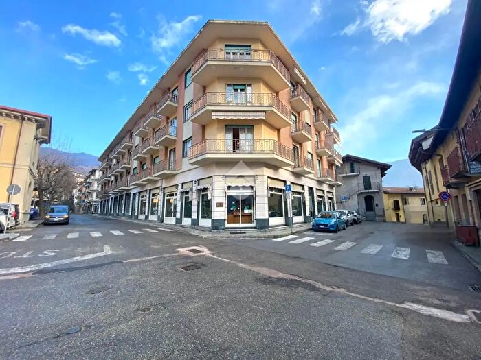 Appartamento con 5 locali in vendita in Piazza Via Angelo Bianciotto, Villar Perosa